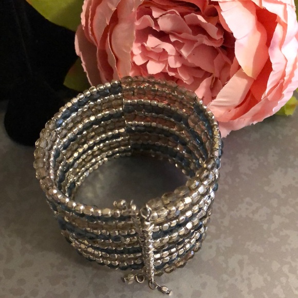 Pretty Beaded Bracelet and Earring Set - Picture 4 of 4